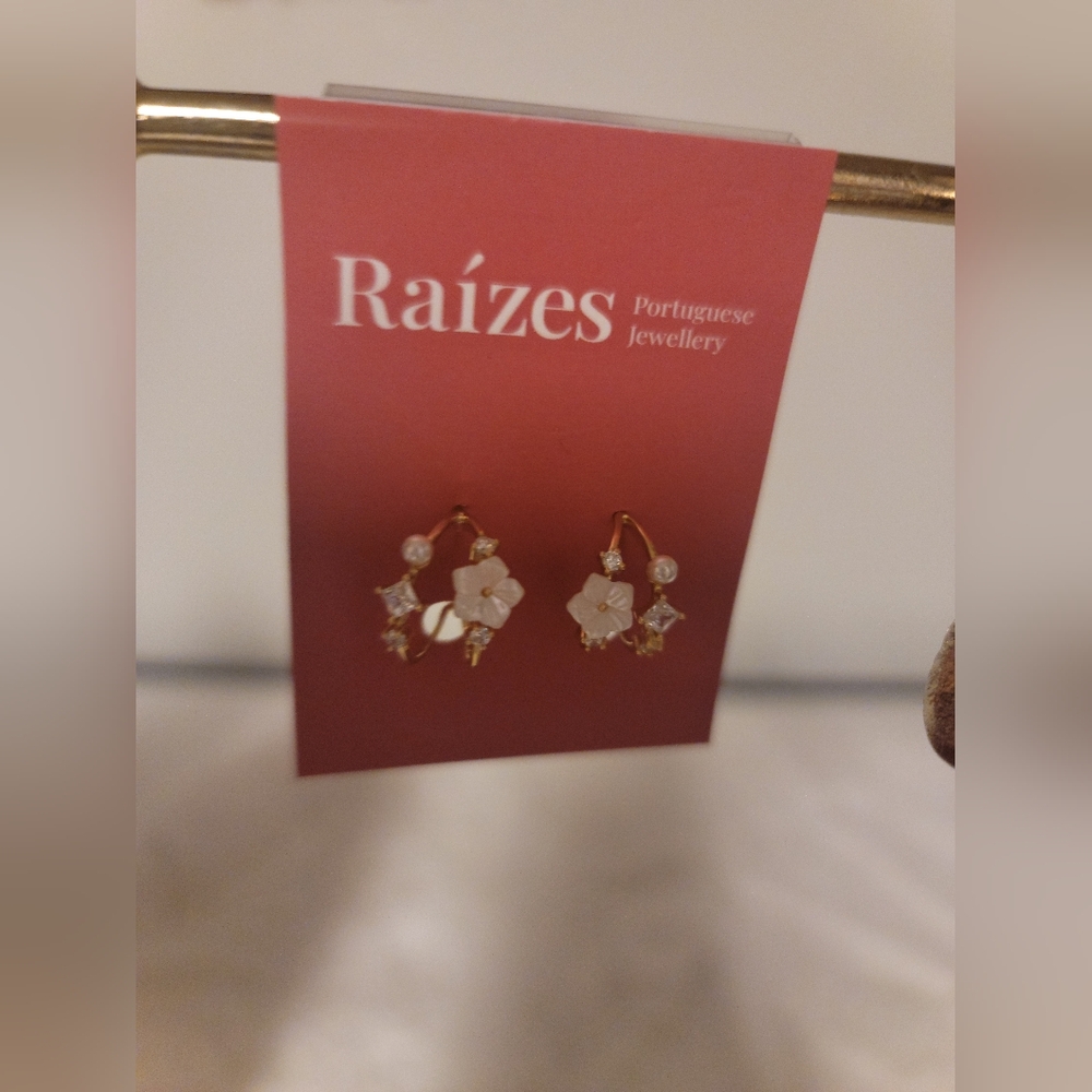 Raízes Floral Earrings with Pearls and Crystals
